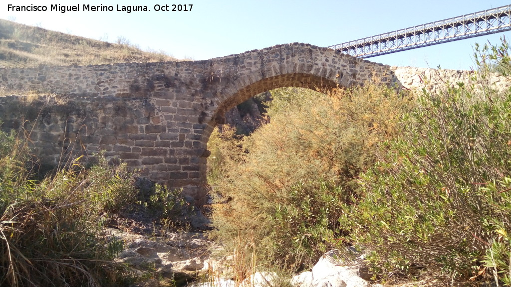Puente medieval El Pontn - Puente medieval El Pontn. El Pontn y al fondo el viaducto