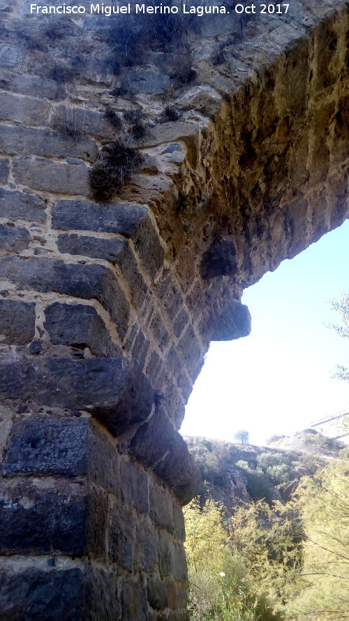 Puente medieval El Pontn - Puente medieval El Pontn. Apoyos de construccin