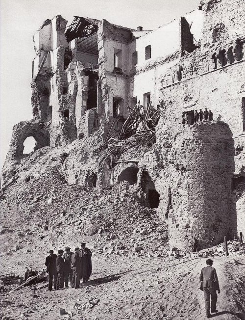 Alczar de Toledo - Alczar de Toledo. Aspecto del ala sur del alczar de Toledo, 30 septiembre 1936