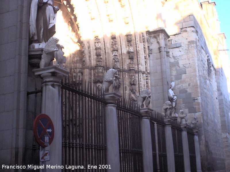 Catedral de Santa Mara - Catedral de Santa Mara. Puerta de los Leones