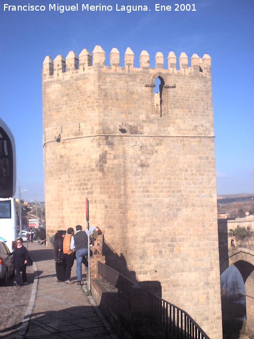 Puente de San Martn - Puente de San Martn. Torren de acceso al puente