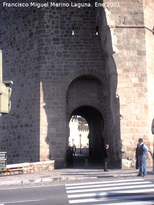 Puente de San Martn - Puente de San Martn. Puerta de acceso al puente