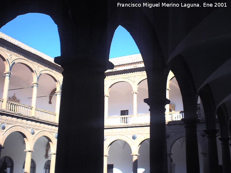 Hospital de Tavera - Hospital de Tavera. Patio