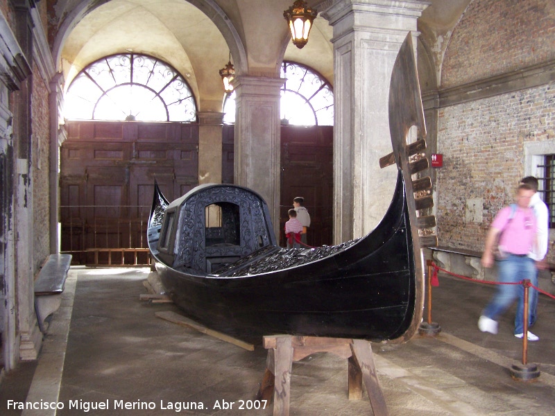 Gndola - Gndola. Gndola antigua en el Palacio Ducal