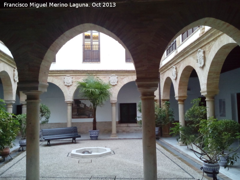 Palacio de los Nios de Don Gome - Palacio de los Nios de Don Gome. Patio