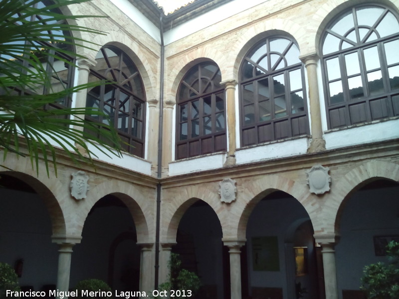 Palacio de los Nios de Don Gome - Palacio de los Nios de Don Gome. Patio