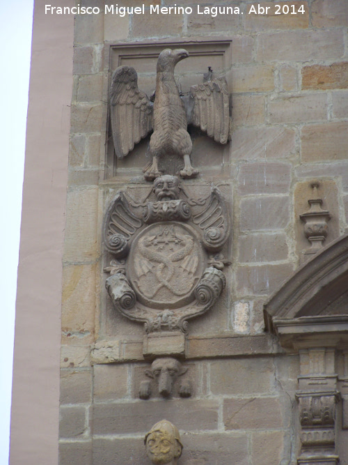 Palacio de los Nios de Don Gome - Palacio de los Nios de Don Gome. Escudo de Valdivia