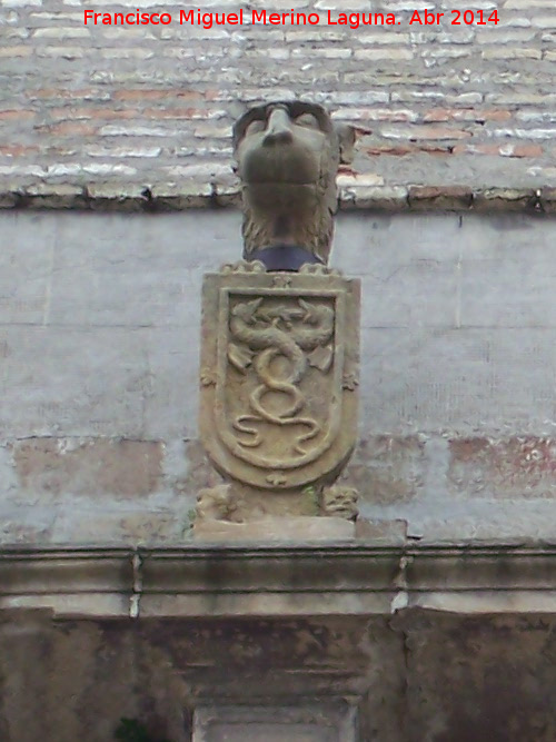 Palacio de los Nios de Don Gome - Palacio de los Nios de Don Gome. Escudo de los Valdivia