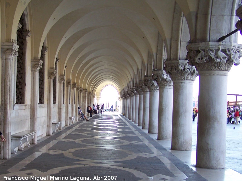 Palacio Ducal - Palacio Ducal. Soportales