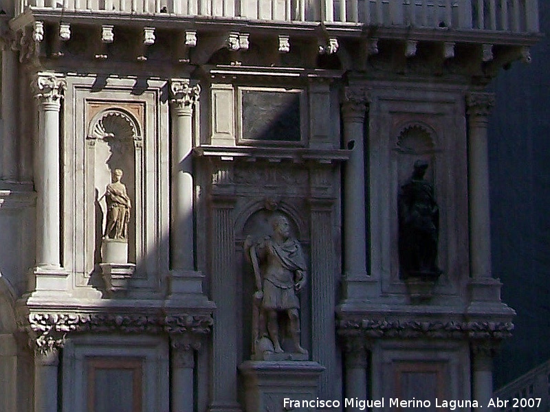Palacio Ducal - Palacio Ducal. Estatuas