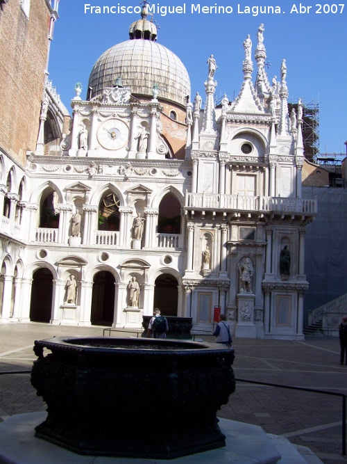 Palacio Ducal - Palacio Ducal. Pozo