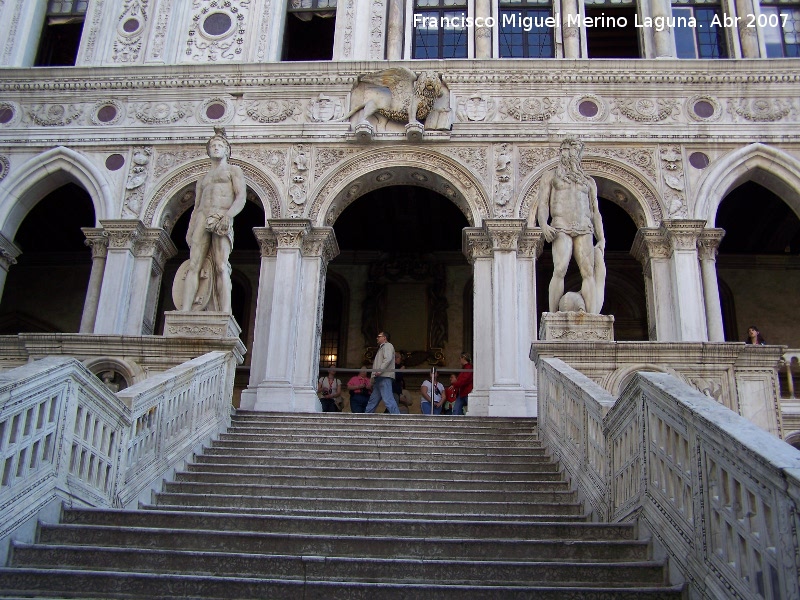 Palacio Ducal - Palacio Ducal. Escalera de los Gigantes