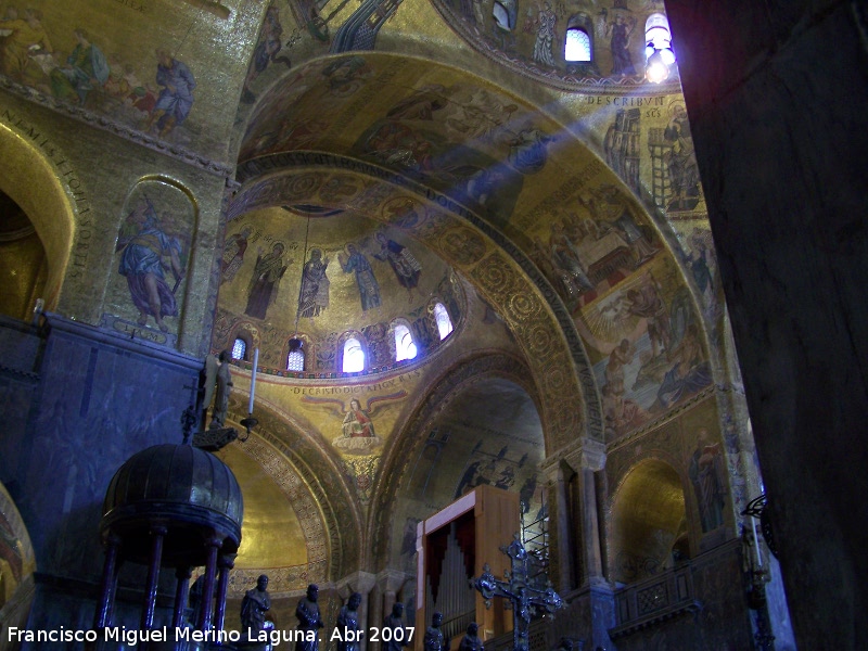 Baslica de San Marcos - Baslica de San Marcos. Interior