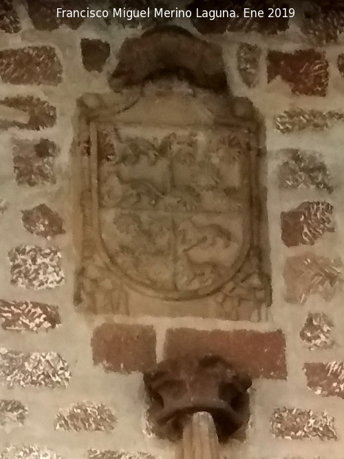 Iglesia de San Miguel - Iglesia de San Miguel. Escudo