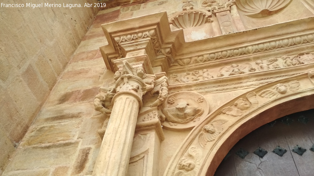 Iglesia de San Miguel - Iglesia de San Miguel. Capitel izquierdo