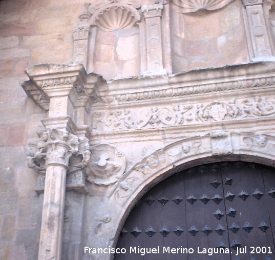 Iglesia de San Miguel - Iglesia de San Miguel. Detalle de portada principal