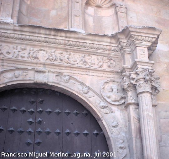 Iglesia de San Miguel - Iglesia de San Miguel. Detalle de portada principal