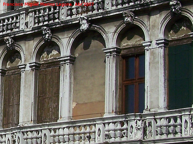 Palacio Malletti Tipolo - Palacio Malletti Tipolo. Balcn principal