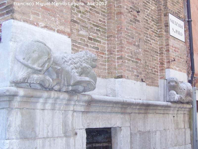 Iglesia de San Polo - Iglesia de San Polo. Leones