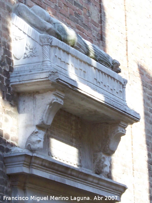 Iglesia de San Toma - Iglesia de San Toma. Estatua yaciente