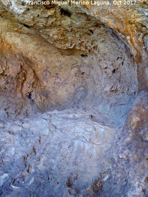 Pinturas rupestres de la Cueva del Hornillo de la Solana - Pinturas rupestres de la Cueva del Hornillo de la Solana. Covacho con el panel principal