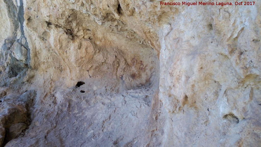 Pinturas rupestres de la Cueva del Hornillo de la Solana - Pinturas rupestres de la Cueva del Hornillo de la Solana. Covacho con el panel principal