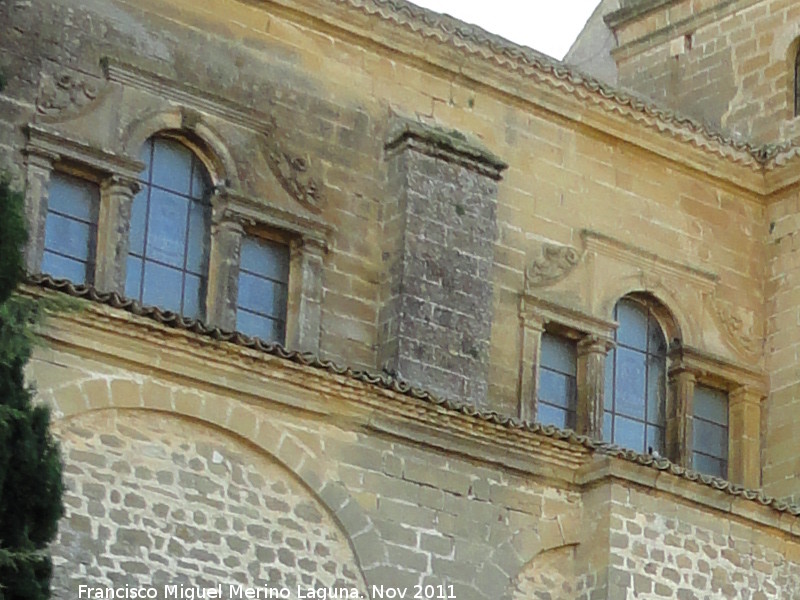 Catedral de Baeza. Fachada Principal - Catedral de Baeza. Fachada Principal. Ventanas