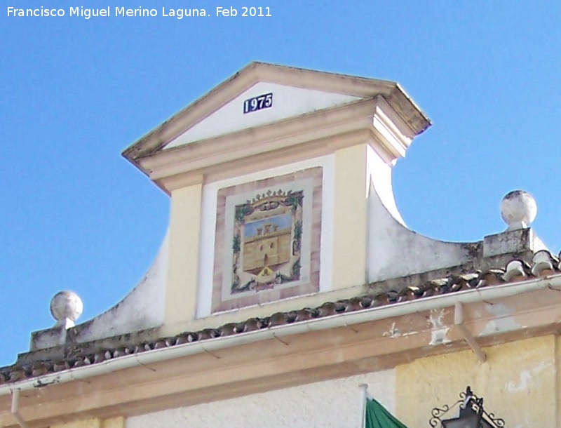 Ayuntamiento - Ayuntamiento. Fecha y escudo