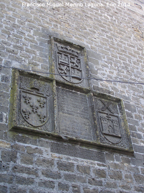 Catedral de Baeza. Torre - Catedral de Baeza. Torre. Escudos e inscripciones