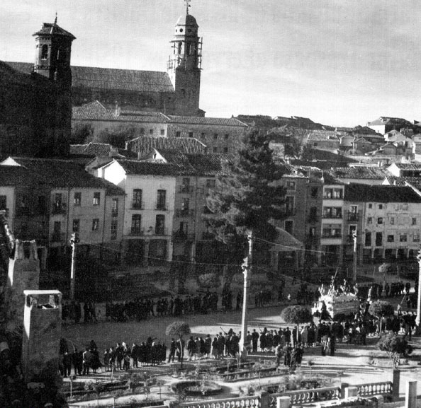 Catedral de Baeza. Torre - Catedral de Baeza. Torre. Arreglando la torre. 1959