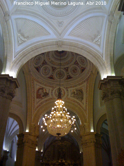 Catedral de Baeza. Interior - Catedral de Baeza. Interior. Lmpara