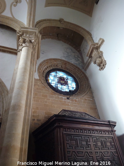 Catedral de Baeza. Interior - Catedral de Baeza. Interior. Vidriera