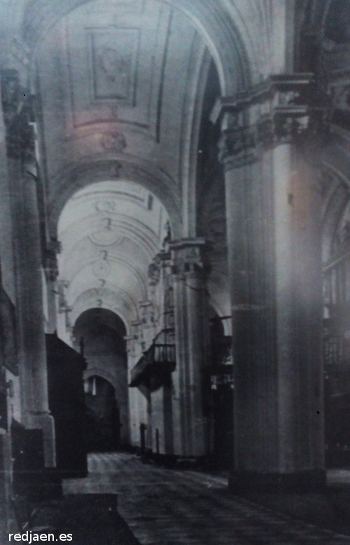 Catedral de Baeza. Interior - Catedral de Baeza. Interior. Foto antigua