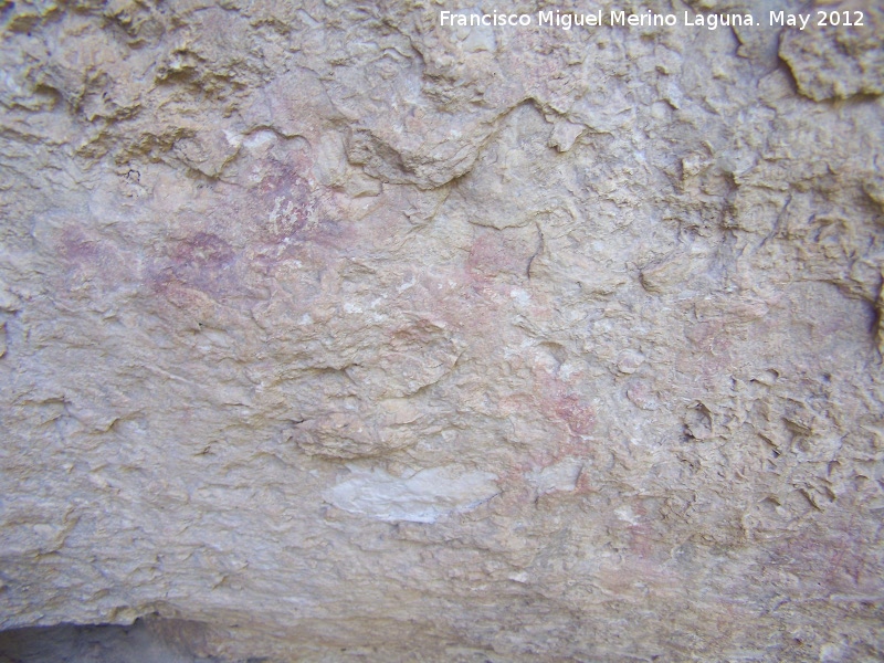 Pinturas rupestres de la Caada de la Corcuela - Pinturas rupestres de la Caada de la Corcuela. Manchas bajas desvadas de color rojo