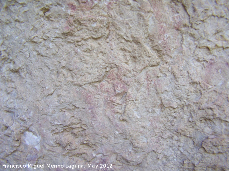 Pinturas rupestres de la Caada de la Corcuela - Pinturas rupestres de la Caada de la Corcuela. Manchas bajas desvadas de color rojo