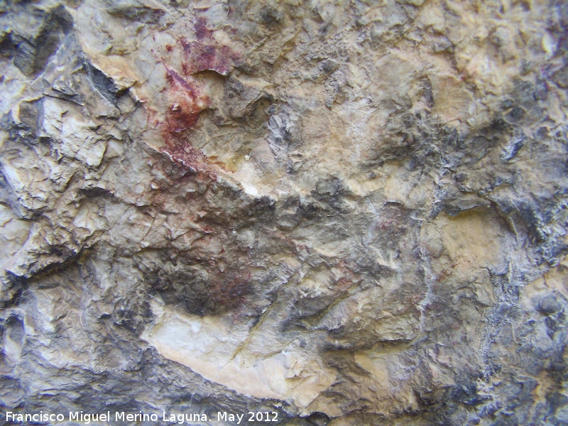 Pinturas rupestres de la Caada de la Corcuela - Pinturas rupestres de la Caada de la Corcuela. Manchas de color rojo