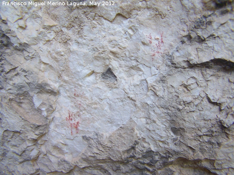 Pinturas rupestres de la Caada de la Corcuela - Pinturas rupestres de la Caada de la Corcuela. Lneas finas de color rojo