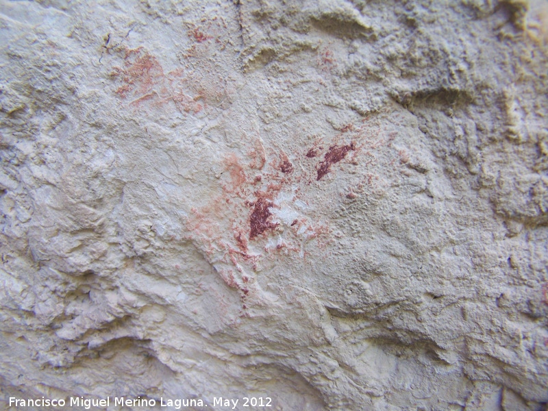 Pinturas rupestres de la Caada de la Corcuela - Pinturas rupestres de la Caada de la Corcuela. Manchas bajas de color rojo