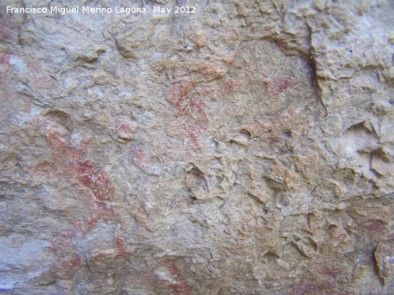 Pinturas rupestres de la Caada de la Corcuela - Pinturas rupestres de la Caada de la Corcuela. Manchas de color rojo