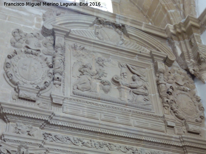 Catedral de Baeza. Capilla Dorada - Catedral de Baeza. Capilla Dorada. Escudos y relieve