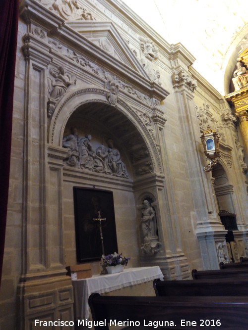 Catedral de Baeza. Capilla Dorada - Catedral de Baeza. Capilla Dorada. Capillas del Evangelio, con relieve de la adoracin de los pastores (1598)