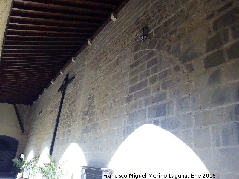 Catedral de Baeza. Claustro - Catedral de Baeza. Claustro. Arcos cegados