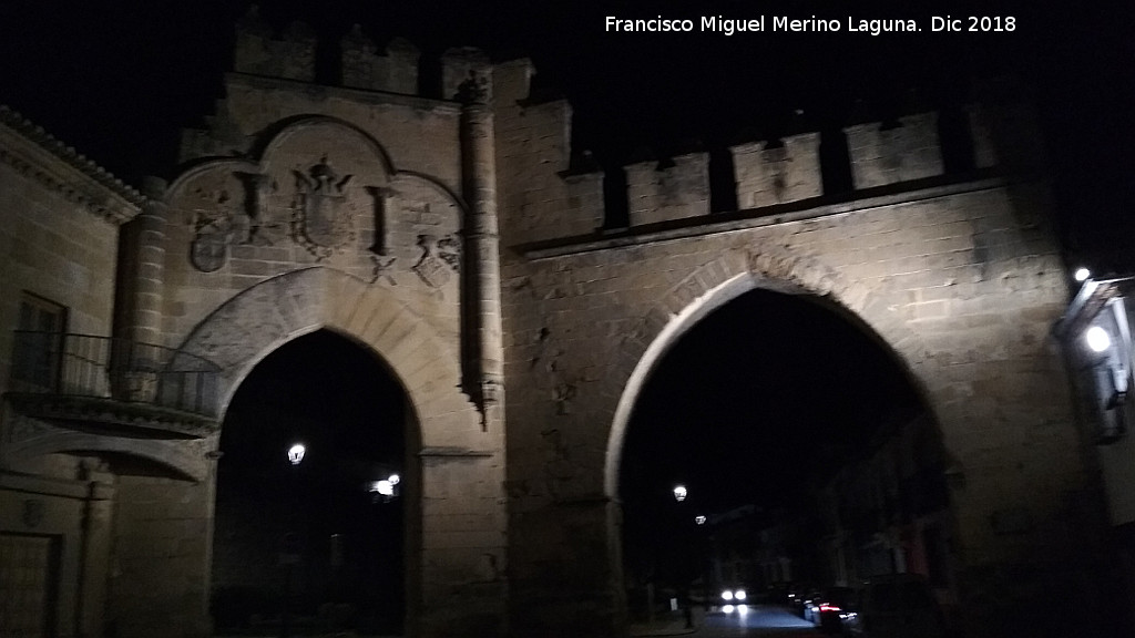 Arco de Villalar y Puerta de Jan - Arco de Villalar y Puerta de Jan. De noche