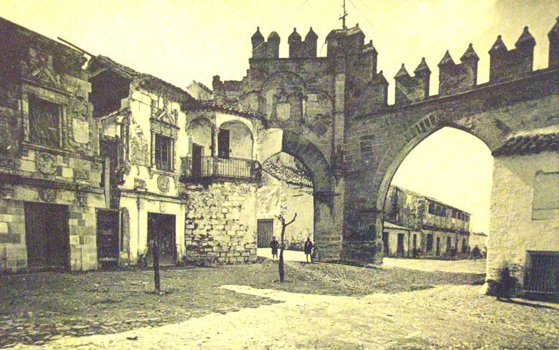 Arco de Villalar y Puerta de Jan - Arco de Villalar y Puerta de Jan. Foto antigua