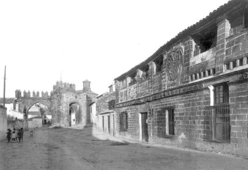 Arco de Villalar y Puerta de Jan - Arco de Villalar y Puerta de Jan. Foto antigua