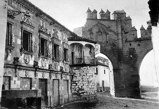 Arco de Villalar y Puerta de Jan - Arco de Villalar y Puerta de Jan. 1920