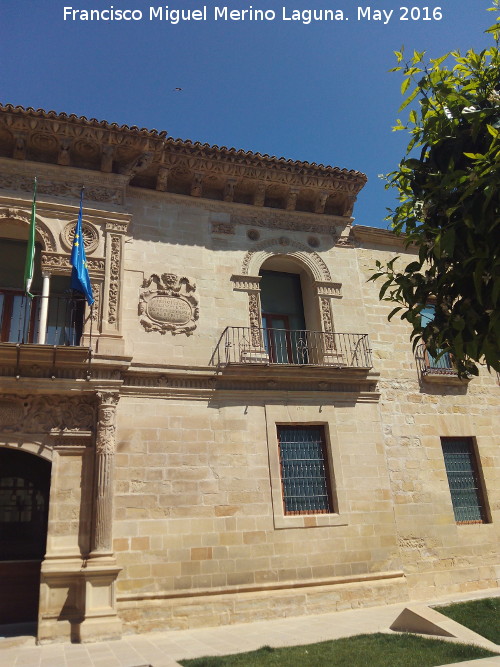 Ayuntamiento de Baeza - Ayuntamiento de Baeza. Parte derecha de la fachada