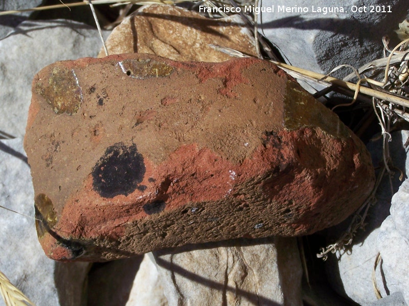 Yacimiento de La Mella - Yacimiento de La Mella. Restos ladera abajo