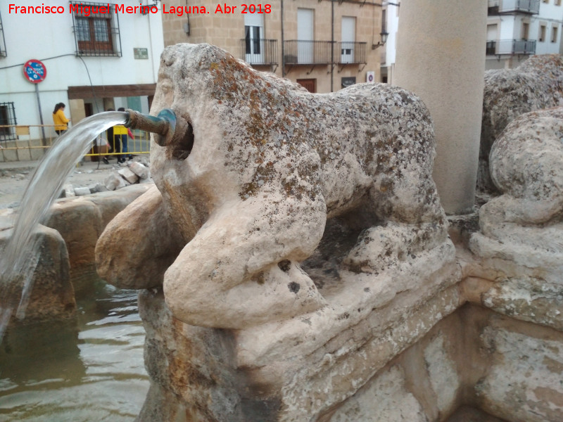 Fuente de los Leones - Fuente de los Leones. Len del sur