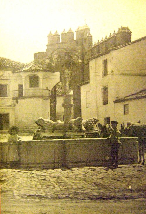 Fuente de los Leones - Fuente de los Leones. Foto antigua